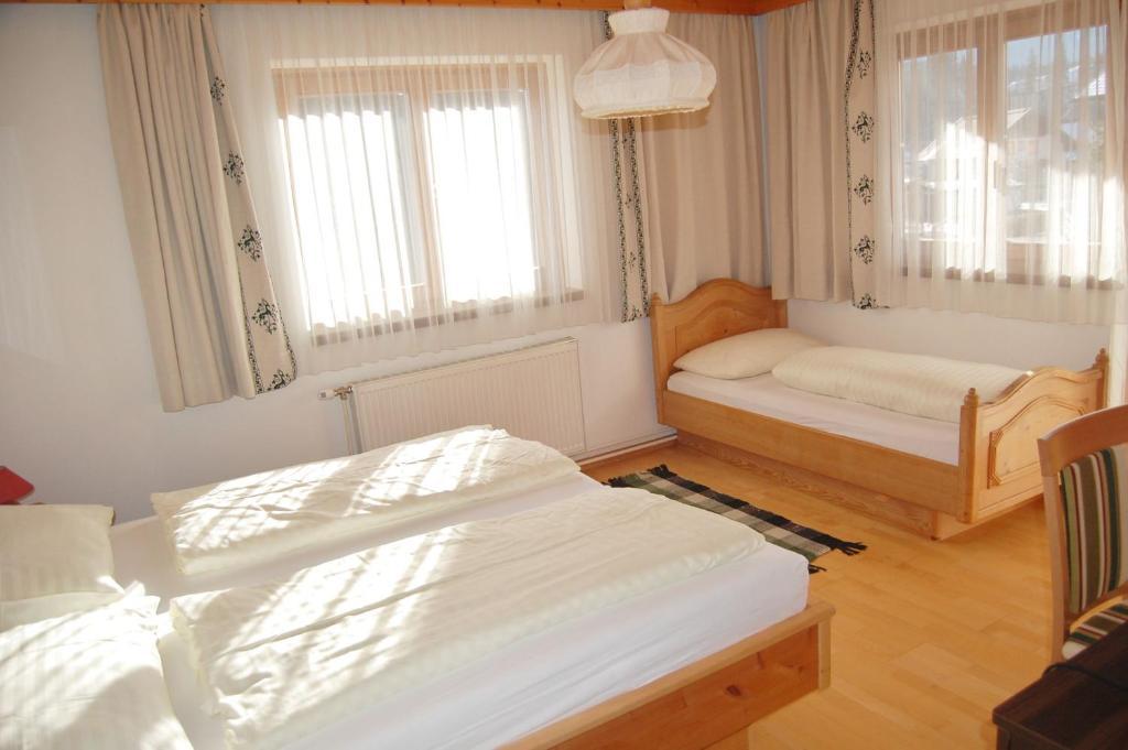 Pension Marienhof Hermagor-Pressegger See Habitación foto